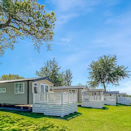 Orchards Holiday Park Newbridge  Ngoại thất bức ảnh