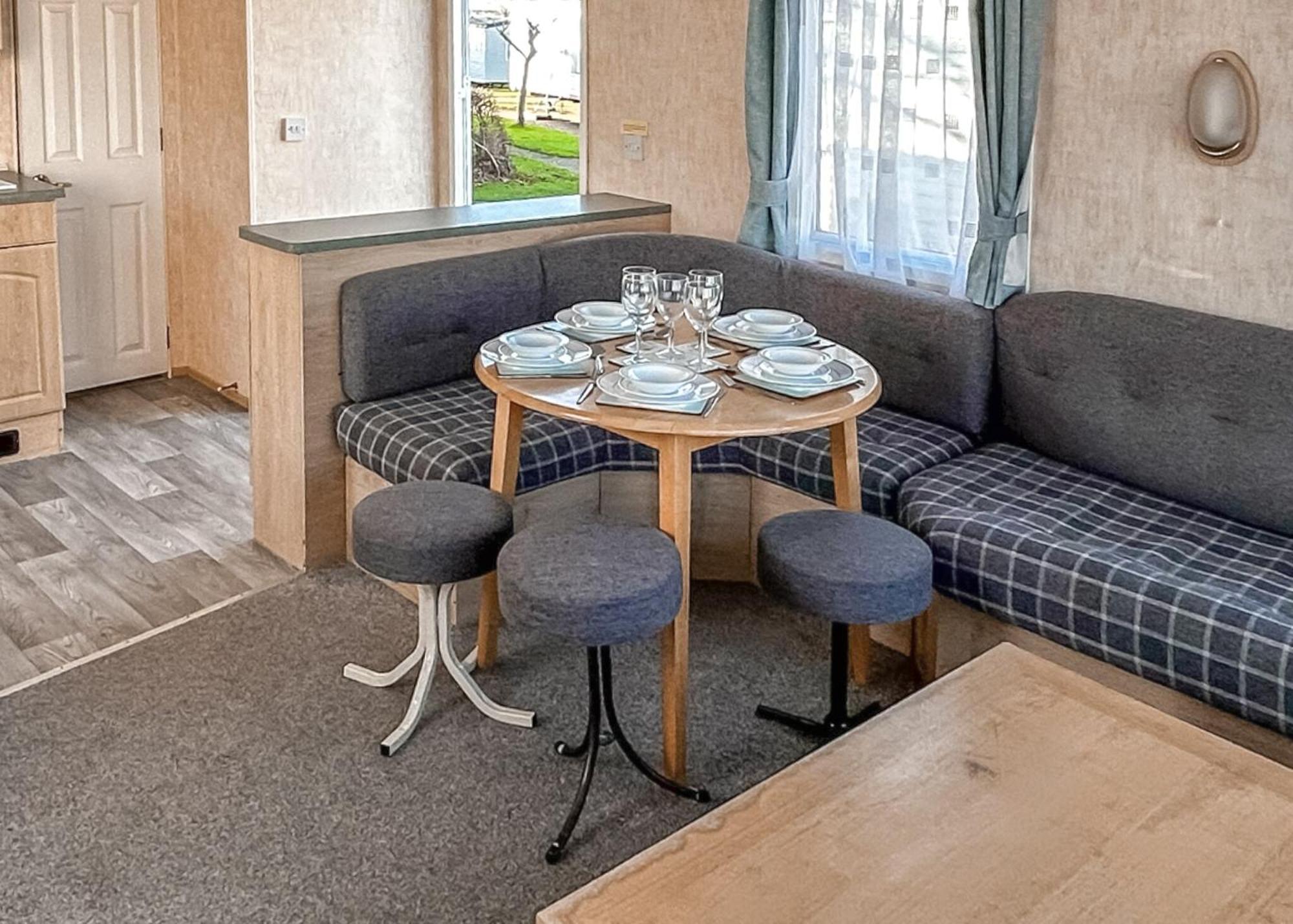 Orchards Holiday Park Newbridge  Phòng bức ảnh